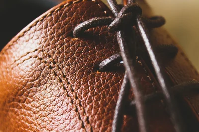 Basket avec costume : la tendance mode incontournable de 2026 pour un style chic