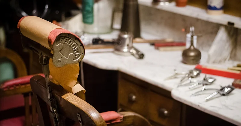 Comment couper une moustache fine, étape par étape ?