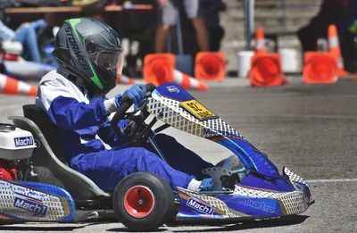 Découvrez le meilleur du karting indoor et outdoor à Lyon en 2026 !