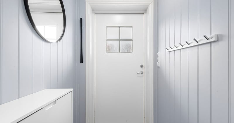 5 rangements muraux malins pour un couloir d'un mètre de large